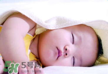 寶寶生長激素分泌的時間 寶寶的生長激素什么時候分泌？