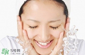 食用鹽可以洗臉嗎？用食用鹽洗臉好嗎？