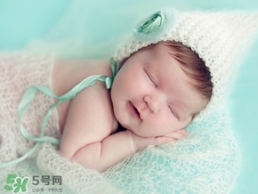 寶寶護臀膏可以擦臉嗎？寶寶護臀膏可以擦其他部位嗎？