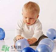 一歲寶寶玩什么游戲好？一歲寶寶適合玩什么游戲？