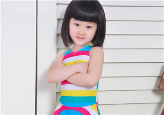 兒童泳衣長(zhǎng)袖好還是短袖好？?jī)和疽掠行渥雍貌缓茫?><p><strong>兒童泳衣長(zhǎng)袖好還是短袖好？?jī)和疽掠行渥雍貌缓茫?/strong></p></a></li> <li><a href=