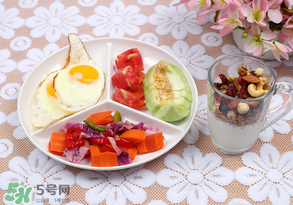 甜瓜能和酸奶一起吃嗎？吃完甜瓜可以喝酸奶嗎？