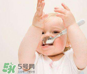 寶寶吃魚(yú)肝油什么時(shí)間吃最好？嬰兒吃魚(yú)肝油吃到什么時(shí)候？