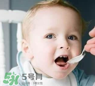 寶寶吃魚(yú)肝油什么時(shí)間吃最好？嬰兒吃魚(yú)肝油吃到什么時(shí)候？