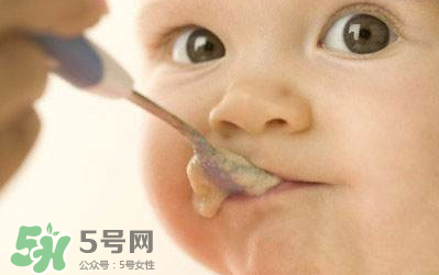 寶寶吃米粉拉綠便便怎么回事？寶寶吃米粉拉綠色要緊嗎？