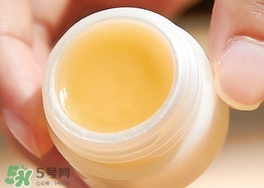 Blistex碧唇小白罐和小藍(lán)罐哪個(gè)好？百蕾適小白罐和小藍(lán)罐對(duì)比