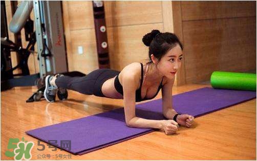 平板支撐多久算合格？平板支撐能減肥嗎？