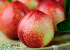 吃油桃需要削皮嗎？吃油桃剝皮吃還是不剝？