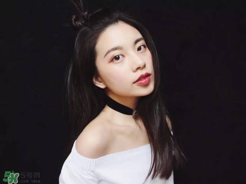 ysl黑管唇釉407多少錢(qián)?ysl黑管唇釉407專柜價(jià)格