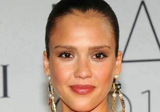 2017年母親節(jié)送什么口紅？2017年送媽媽口紅什么顏色好？