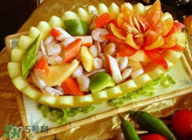 甜瓜和海鮮能一起吃嗎？吃海鮮能吃香瓜嗎？