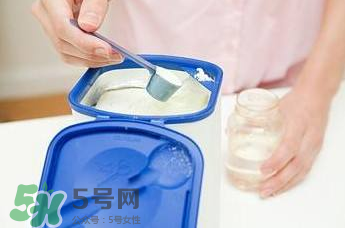 開水沖奶粉會(huì)破壞營養(yǎng)嗎？什么水溫沖奶粉好？