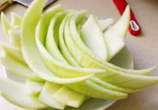 西瓜皮敷臉有什么作用？西瓜皮敷臉有什么好處