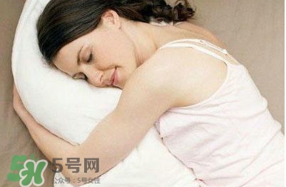 月經(jīng)少而黑什么原因？月經(jīng)少而黑怎么調(diào)理