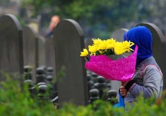 母親節(jié)能掃墓嗎？母親節(jié)給母親上墳合適嗎？
