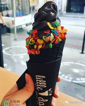 炭黑冰淇淋好吃嗎？炭黑冰淇淋哪里買？