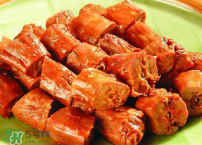 周黑鴨和絕味哪個好吃？絕味鴨脖和周黑鴨哪個好吃？