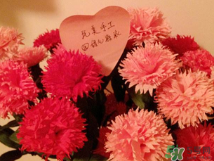 母親節(jié)可以送紙做的康乃馨嗎？康乃馨怎么折？