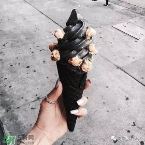 炭黑冰淇淋好吃嗎？炭黑冰淇淋哪里買？