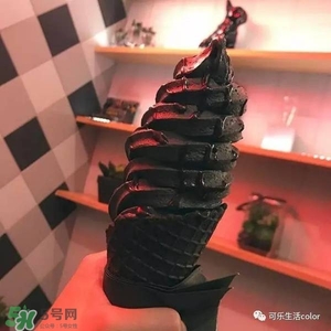 炭黑冰淇淋好吃嗎？炭黑冰淇淋哪里買？