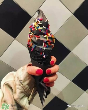 炭黑冰淇淋好吃嗎？炭黑冰淇淋哪里買？