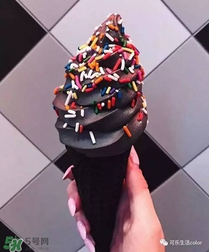 炭黑冰淇淋好吃嗎？炭黑冰淇淋哪里買？