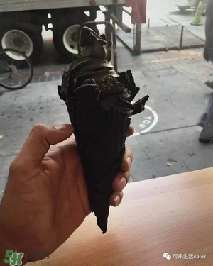 炭黑冰淇淋好吃嗎？炭黑冰淇淋哪里買？