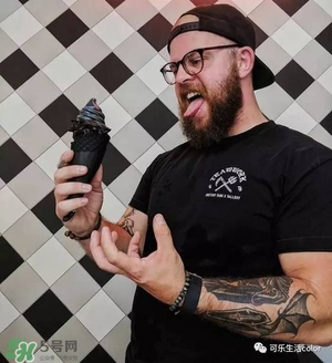 炭黑冰淇淋好吃嗎？炭黑冰淇淋哪里買？