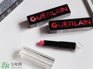 嬌蘭小黑裙甜漾唇膏061試色 嬌蘭小黑裙唇膏061試色圖 嬌蘭小黑裙甜漾唇膏061試色 嬌蘭小黑裙唇膏061試色圖