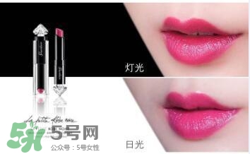 嬌蘭小黑裙甜漾唇膏061試色 嬌蘭小黑裙唇膏061試色圖 嬌蘭小黑裙甜漾唇膏061試色 嬌蘭小黑裙唇膏061試色圖