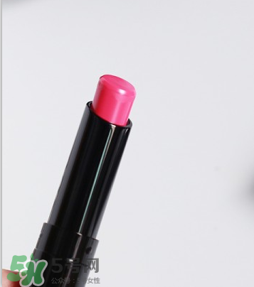 嬌蘭小黑裙唇膏060多少錢？嬌蘭小黑裙甜漾唇膏060專柜價(jià)格