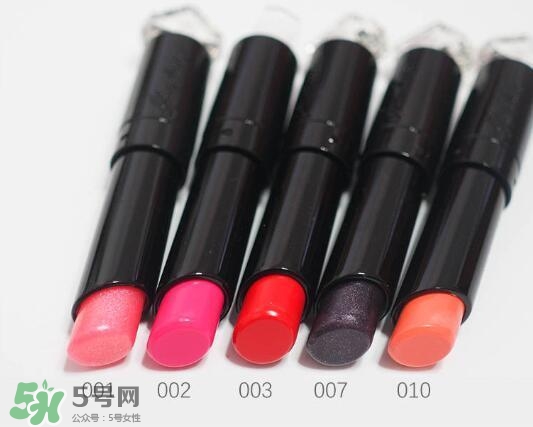 嬌蘭小黑裙甜漾唇膏061試色 嬌蘭小黑裙唇膏061試色圖 嬌蘭小黑裙甜漾唇膏061試色 嬌蘭小黑裙唇膏061試色圖