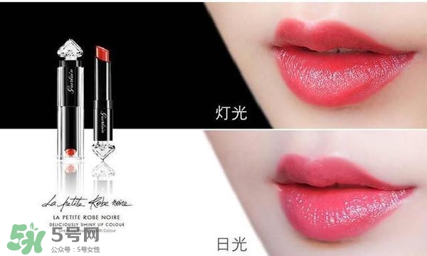 嬌蘭小黑裙甜漾唇膏061試色 嬌蘭小黑裙唇膏061試色圖 嬌蘭小黑裙甜漾唇膏061試色 嬌蘭小黑裙唇膏061試色圖