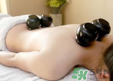 夏天刮痧好嗎？夏天拔罐好還是刮痧好？