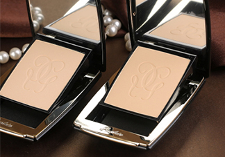 嬌蘭金鉆修顏粉餅多少錢？曲筱綃嬌蘭金鉆修顏粉餅專柜價格