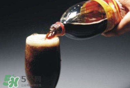 碳酸飲料喝多了會(huì)怎么樣？碳酸飲料的危害有哪些