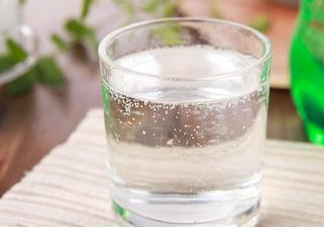 雪碧是碳酸飲料嗎？雪碧是酸性還是堿性？