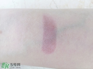 嬌蘭小黑裙007顯色嗎？嬌蘭小黑裙007適合唇色淺的嗎？