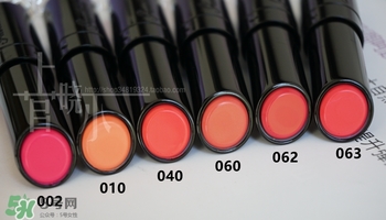 嬌蘭小黑裙007顯色嗎？嬌蘭小黑裙007適合唇色淺的嗎？