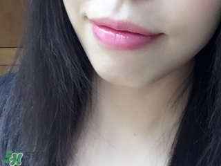 嬌蘭小黑裙007值得入嗎？嬌蘭小黑裙007唇膏口紅怎么樣？