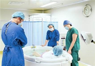 水中分娩是怎樣的？水中分娩與傳統(tǒng)分娩的區(qū)別有哪些？