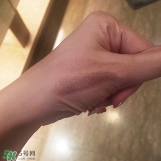 嬌蘭小黑裙007值得入嗎？嬌蘭小黑裙007唇膏口紅怎么樣？