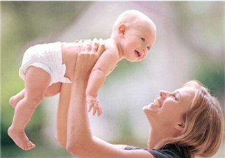 哺乳期能不能涂口紅呢？哺乳期涂口紅對寶寶有危害嗎？