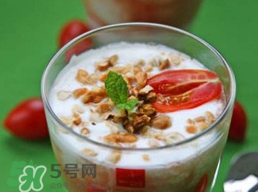 西紅柿能和酸奶一起吃嗎？酸奶可以和西紅柿一起吃嗎