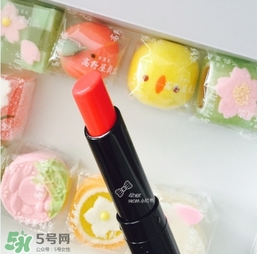 嬌蘭小黑裙003多少錢(qián)？嬌蘭小黑裙唇膏003專(zhuān)柜價(jià)格