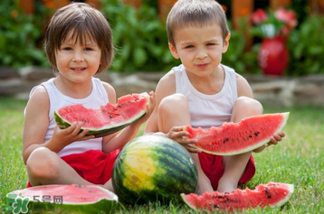 夏天寶寶能不能吃冰西瓜呢？冰西瓜寶寶能吃嗎？