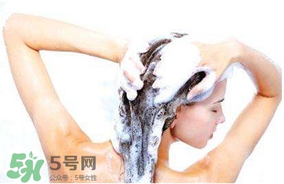 老人誤喝洗發(fā)乳 洗發(fā)乳是洗發(fā)水還是護(hù)發(fā)素？