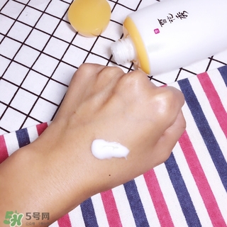 乳液和面霜要同時用嗎?乳液和面霜能一起用嗎 乳液和面霜要同時用嗎?乳液和面霜能一起用嗎