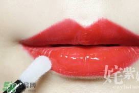 rimmel芮謎口紅雨衣和clio珂萊歐口紅雨衣哪個好_對比 rimmel芮謎口紅雨衣和clio珂萊歐口紅雨衣哪個好_對比