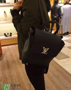 lv lockme包包怎么辨別真?zhèn)?？lv lockme包包真假鑒定